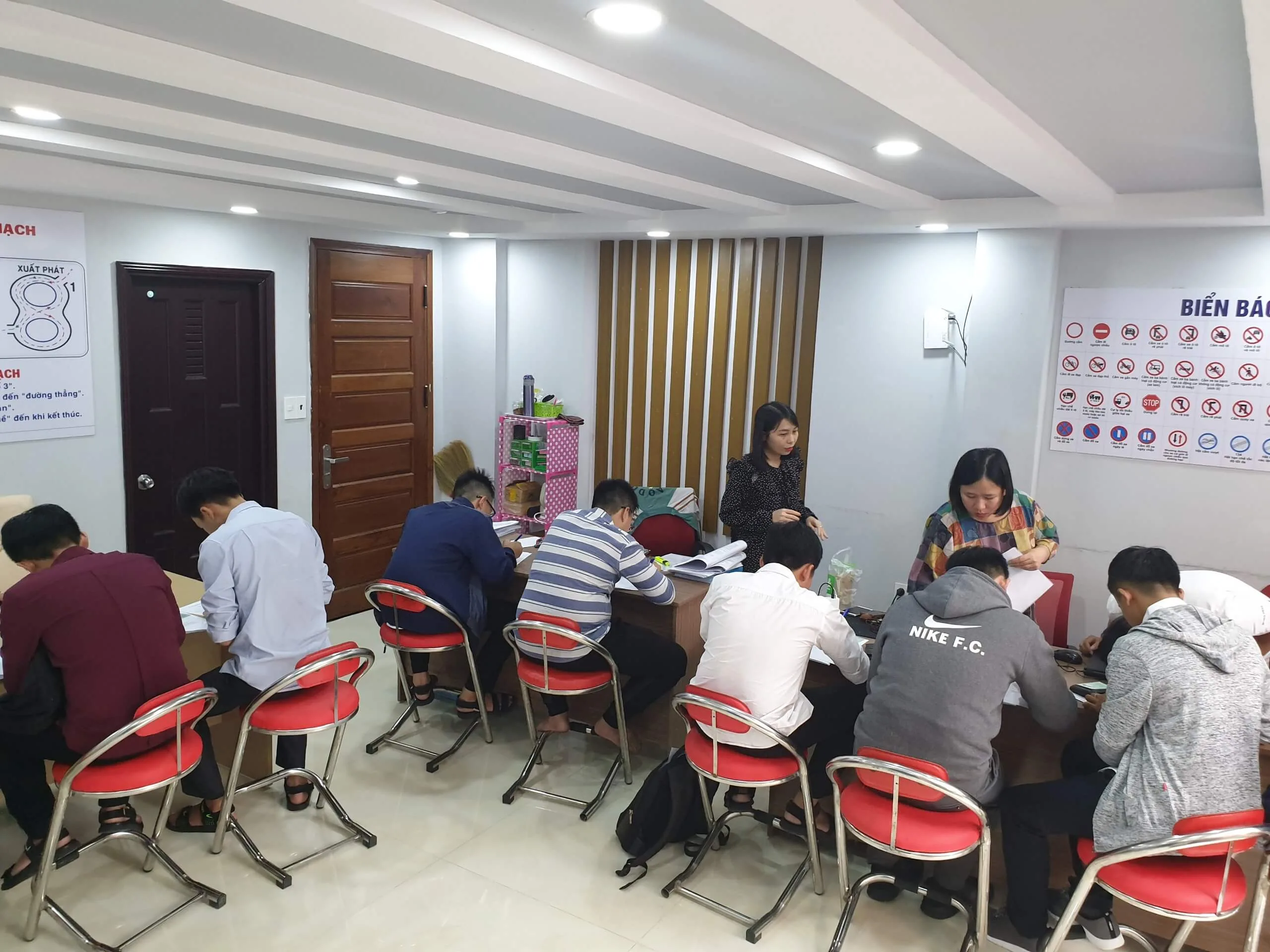 Đăng Ký Thi Bằng Lái Xe Máy A1 Tại Thành Thái - Quận 10 18 Ghi danh trực tiếp tại 525/18 Tô Hiến Thành, Phường 14, Quận 10